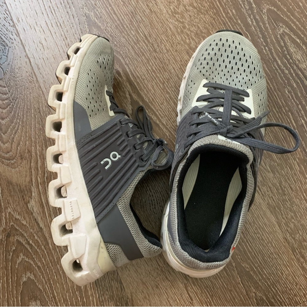 On Running Men's/Unisex Sneakers in Light Gray and Dark Gray